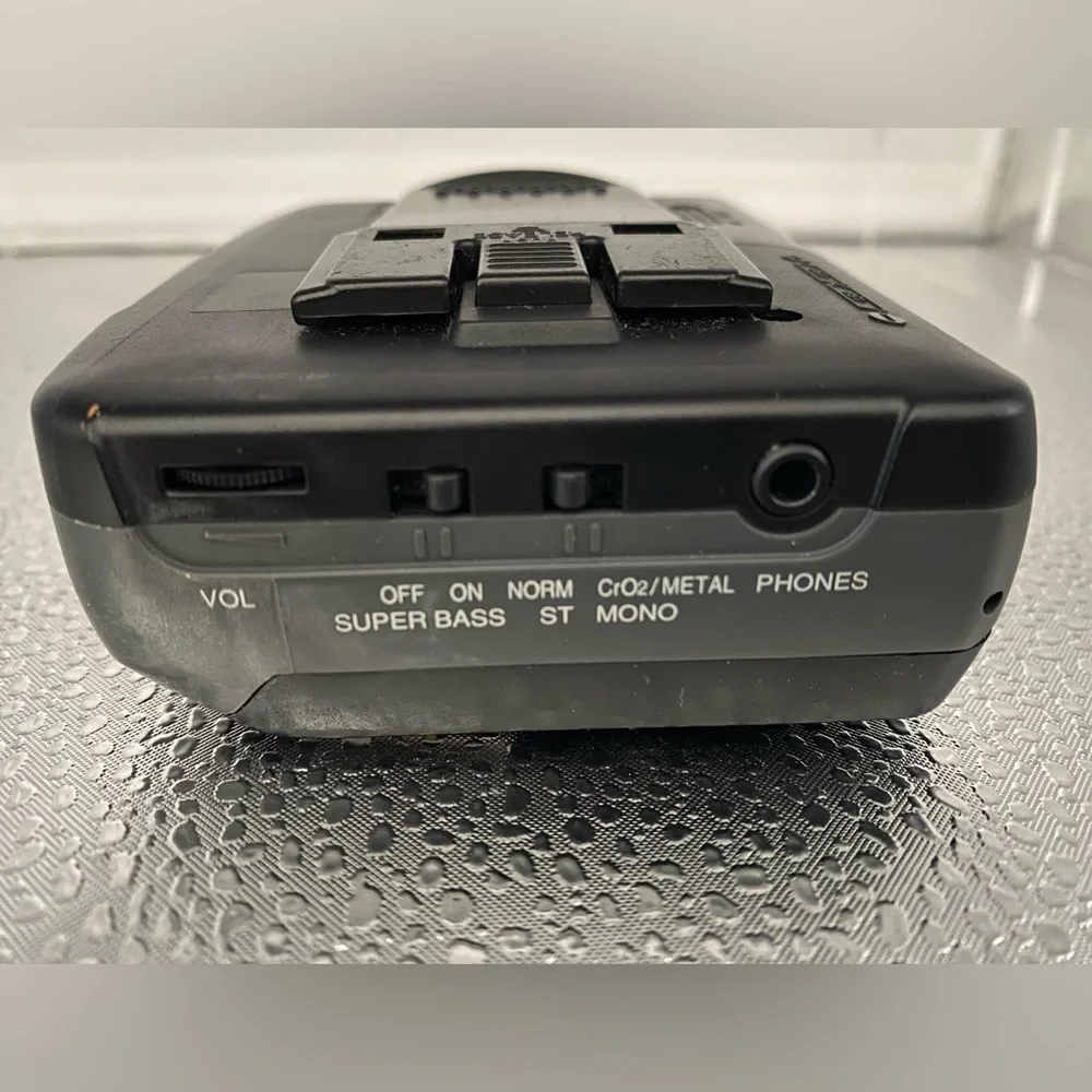 “Aiwa” Vintage TX-456 Walkman Type AM-FM Cassette Player